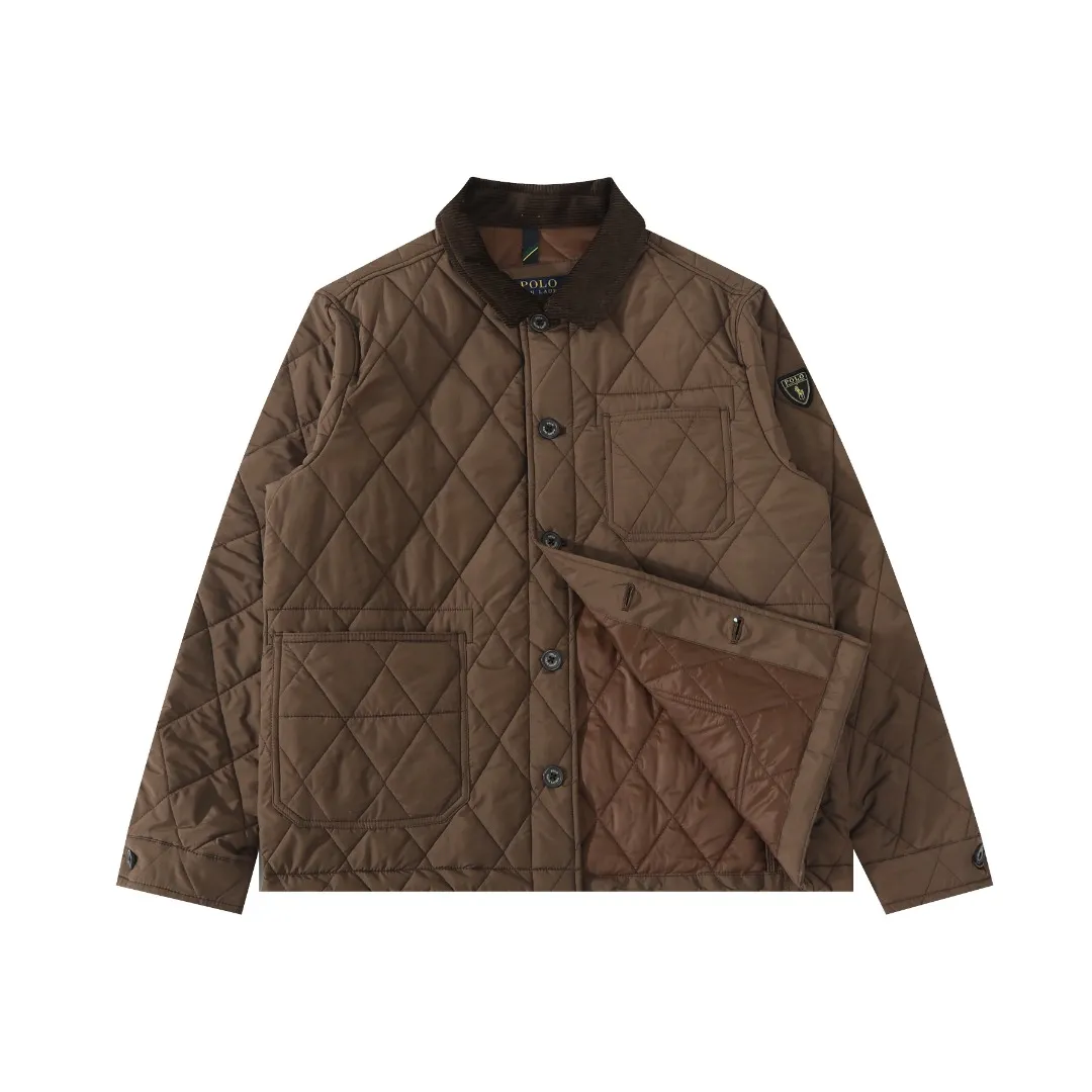 P370 #R50 Ralph Lauren/Ralph Lauren classic old money style workwear rhombus retro cotton jacket. Inspired by retro workwear, it reshapes the contemporary British style. Imported machine-pressed diamond quilting technology, every quilting line is accurately aligned, and the details are full of ingenuity; three-dimensional tailoring creates a neat H-shaped silhouette, and it can still remain light and straight when worn in multiple layers in autumn and winter. Customized metal buttons, low-key embellished textured corduroy lapel design, full of retro atmosphere, 37.5° temperature control black technology, breathable and moisture-proof, locks in temperature and sweat, waterproof and snow-proof fabric, no fear of bad weather, anti-run cotton patented technology, warm and soft, long-wearing without deformation, five high-end colors: navy | khaki | black | green | brown, easily suitable for commuting, leisure, and travel. Wearing one piece gives off a calm temperament of "old money style", and you can have both style and warmth in low-temperature weather.  Color: Navy blue, black, khaki, military green, brown Size: S M L
